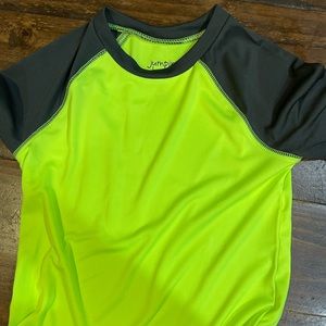 Boys never worn Jumping Beans active set. Tag is missing from top. Size 6.